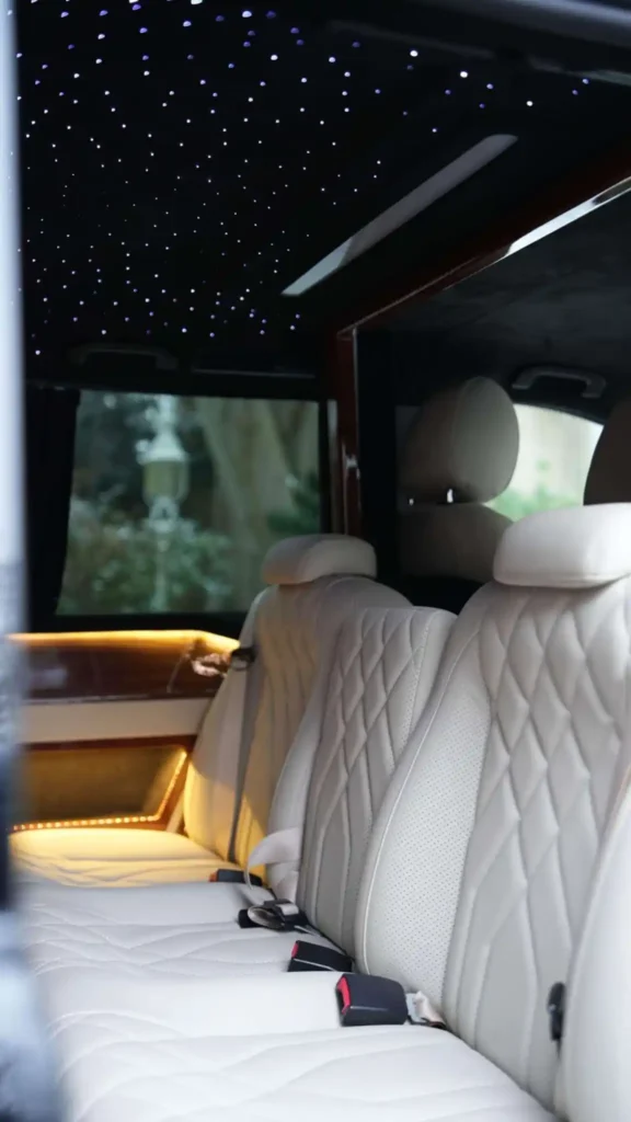 Sternenhimmel Ambientebeleuchtung im Innenraum eines Mercedes-Maybach Vansb